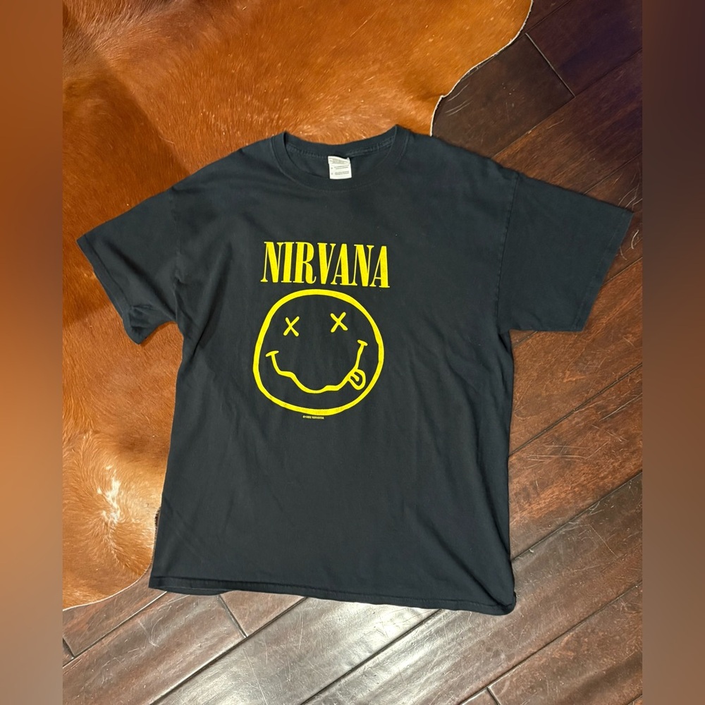 Nirvana Smiley Face Band T-Shirt Gildan Size L